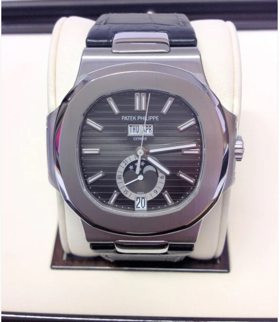 PATEK PHILIPPE NAUTILUS GREY DIAL